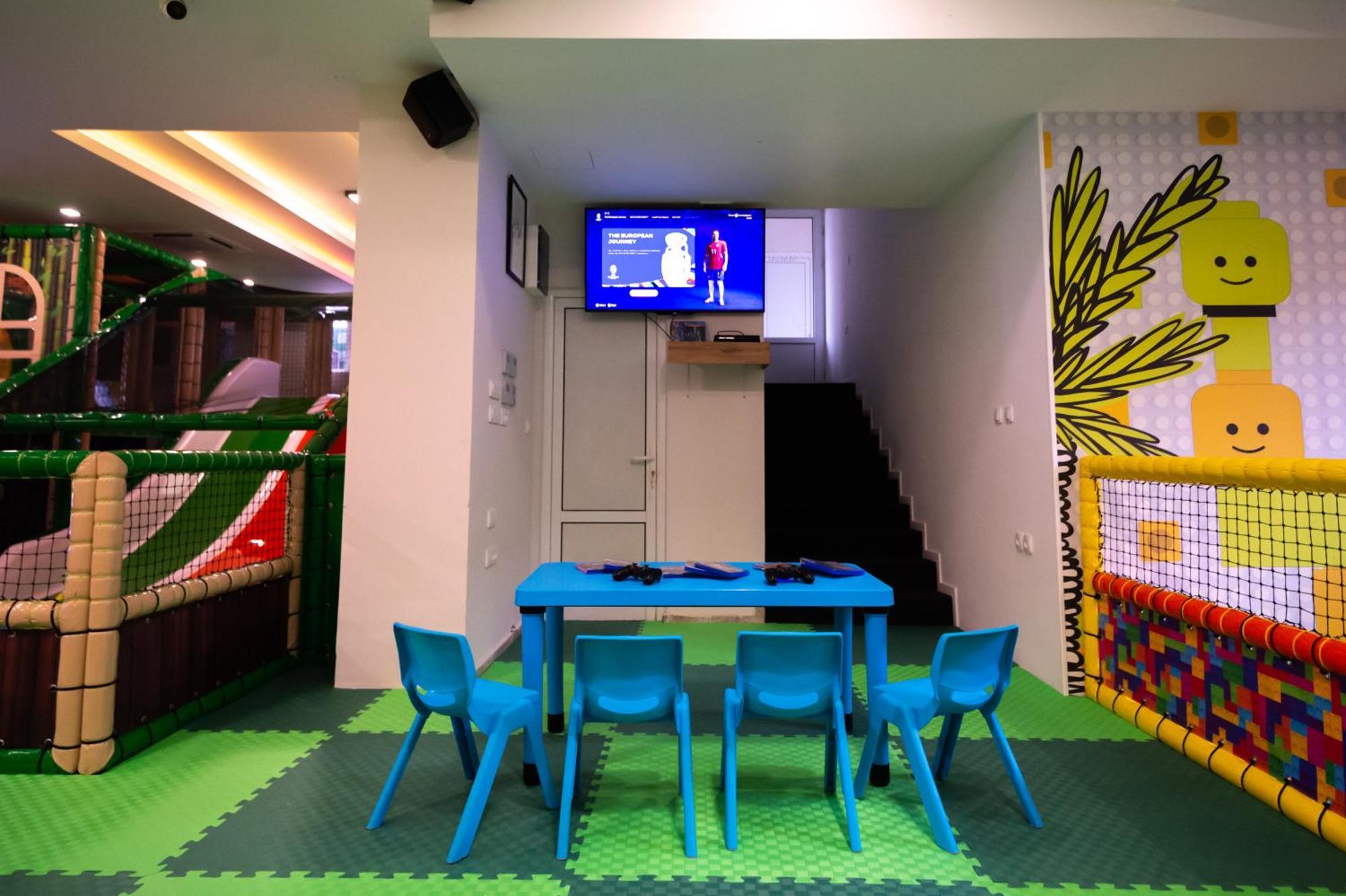 Hotel Nest Bijeljina Bagian luar foto