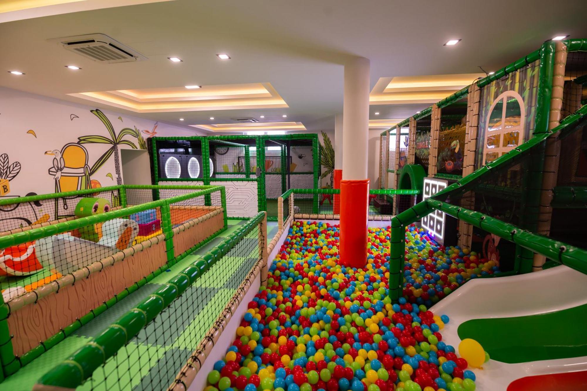 Hotel Nest Bijeljina Bagian luar foto