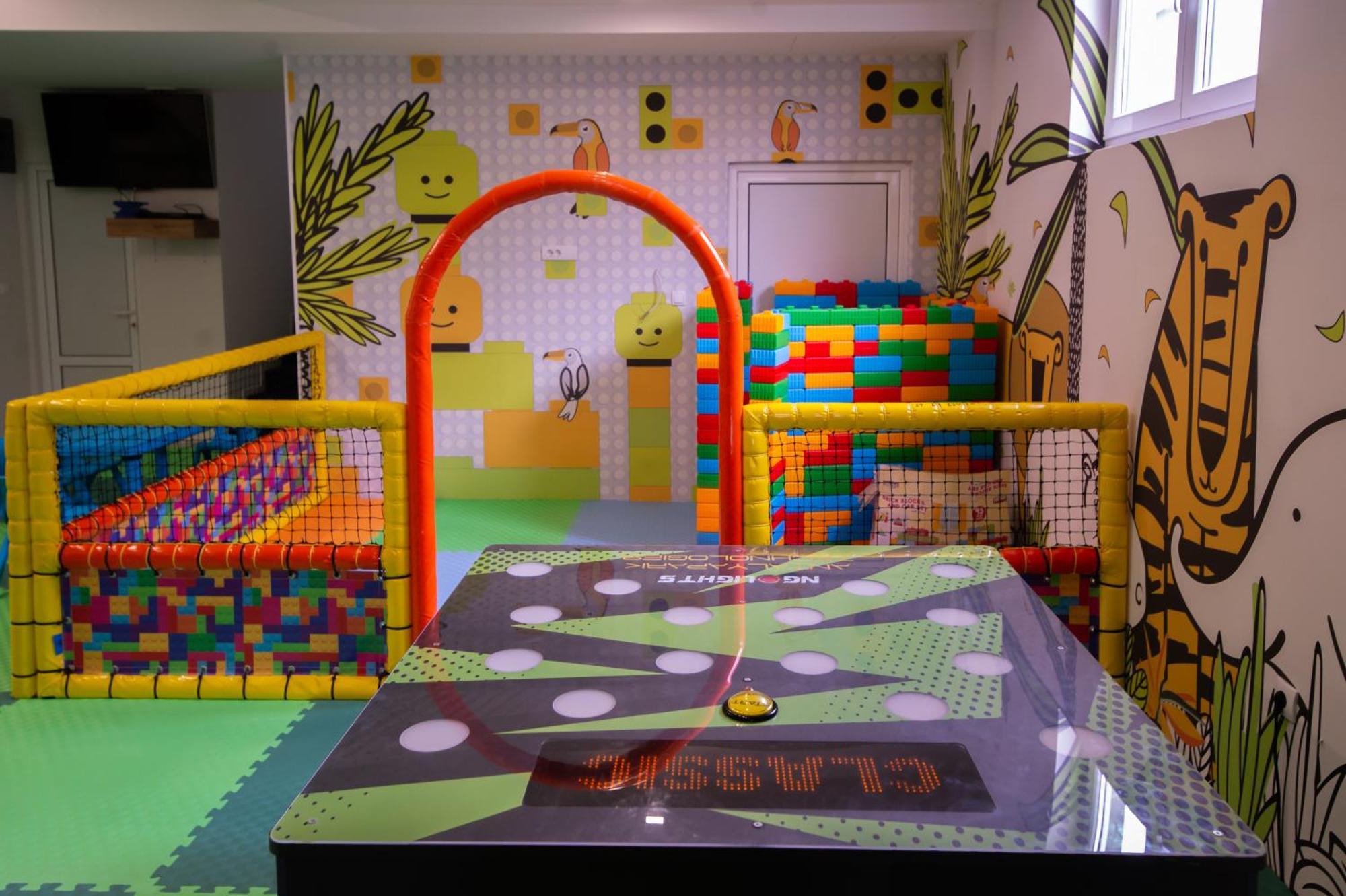 Hotel Nest Bijeljina Bagian luar foto