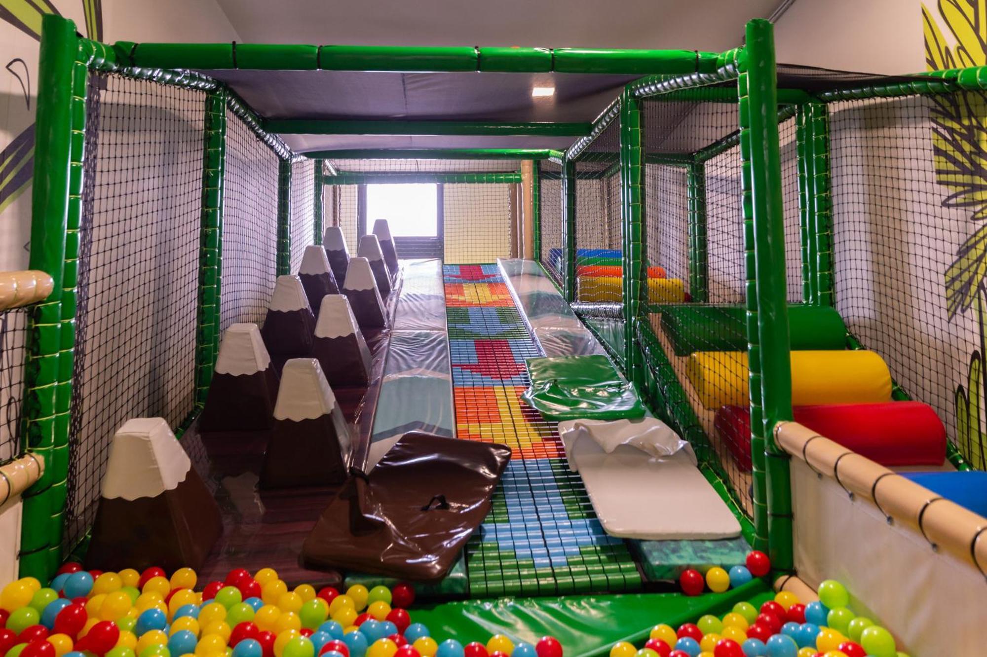Hotel Nest Bijeljina Bagian luar foto