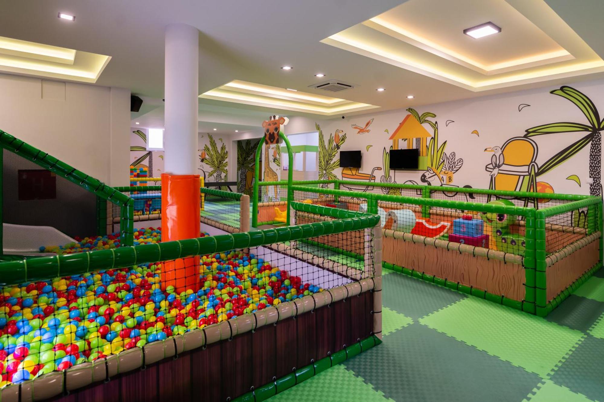 Hotel Nest Bijeljina Bagian luar foto
