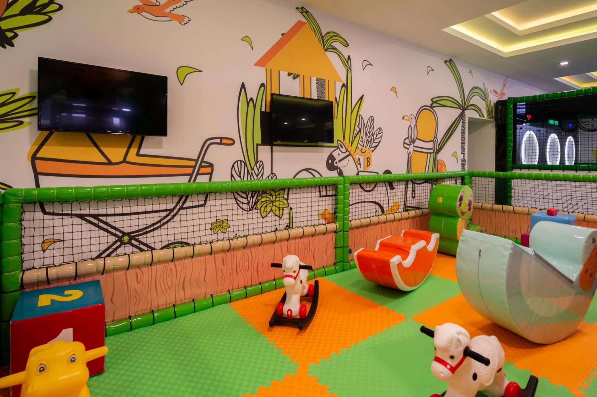 Hotel Nest Bijeljina Bagian luar foto