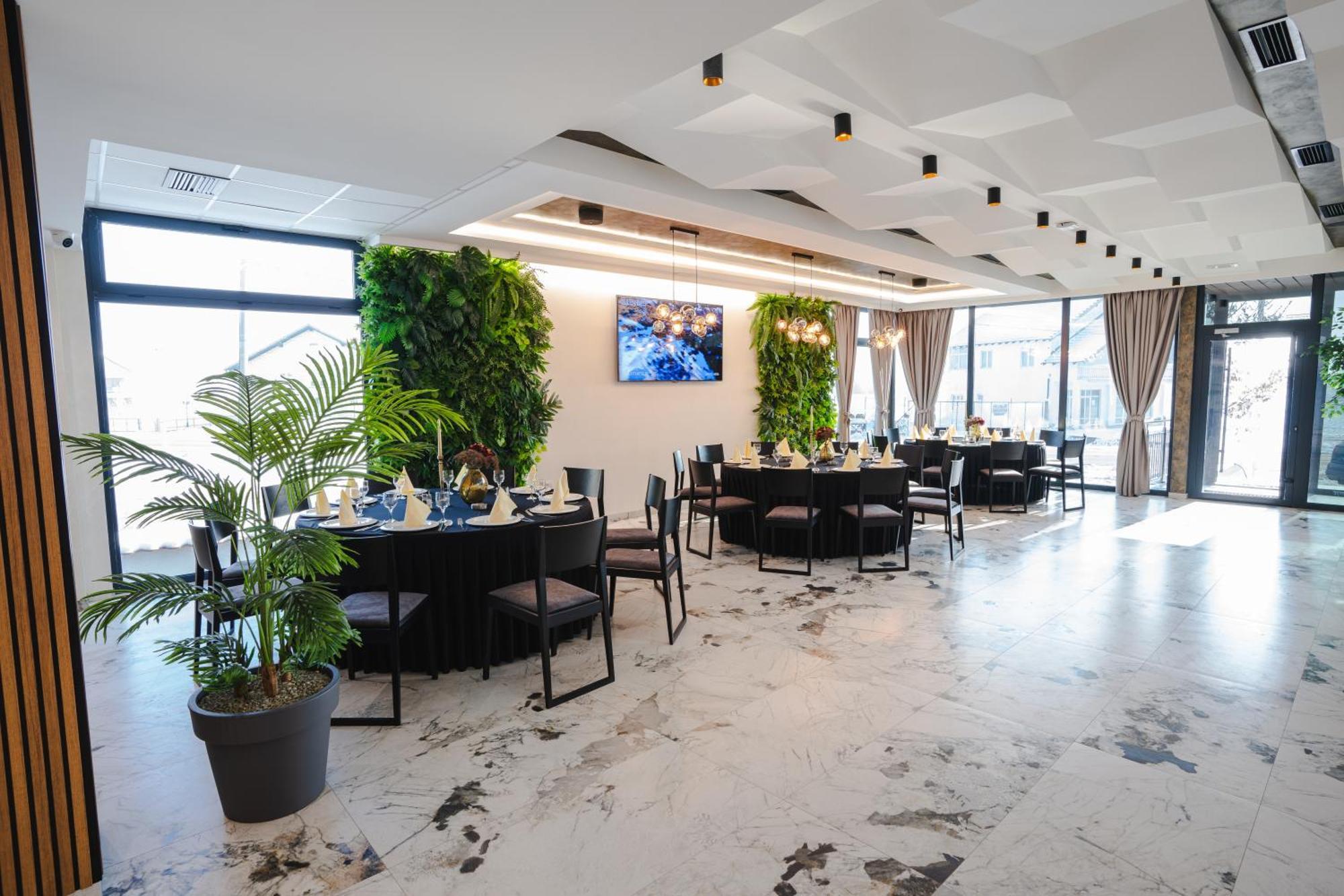 Hotel Nest Bijeljina Bagian luar foto