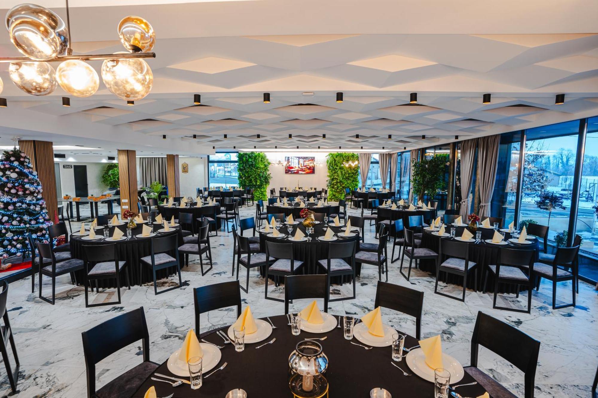 Hotel Nest Bijeljina Bagian luar foto