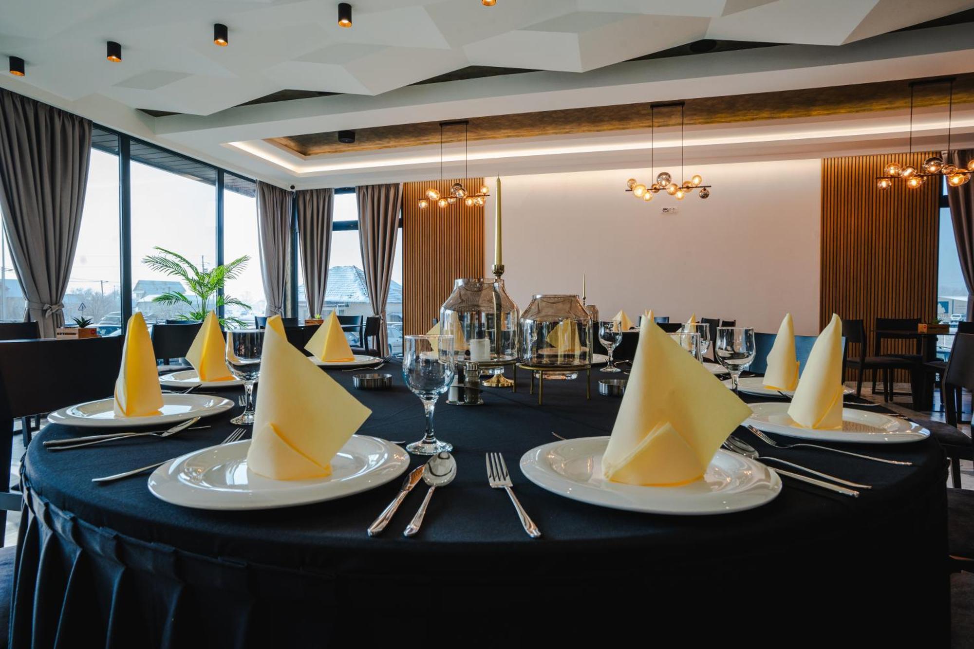 Hotel Nest Bijeljina Bagian luar foto