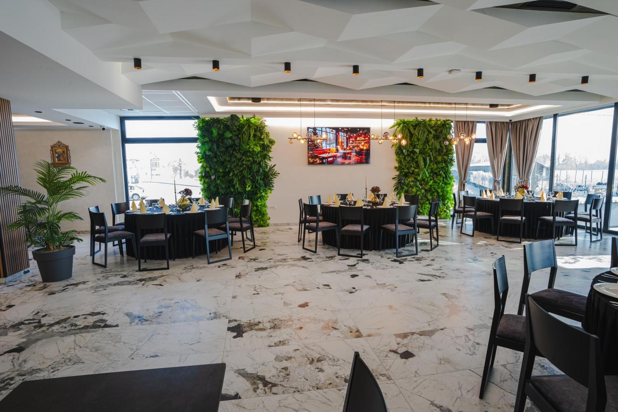 Hotel Nest Bijeljina Bagian luar foto