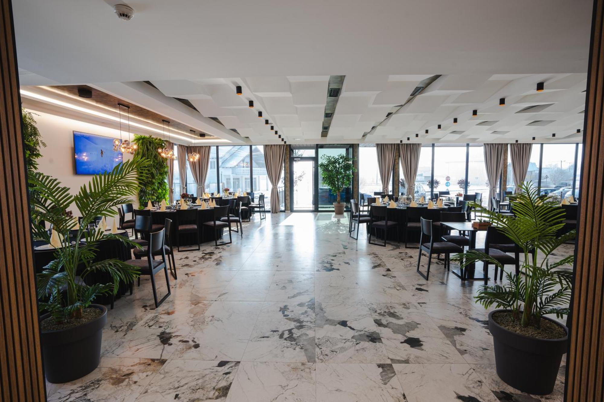 Hotel Nest Bijeljina Bagian luar foto