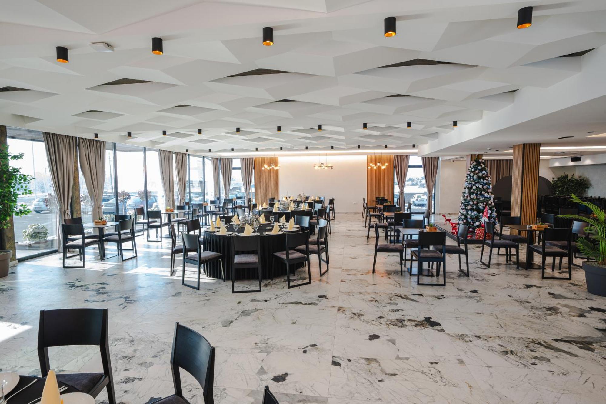 Hotel Nest Bijeljina Bagian luar foto