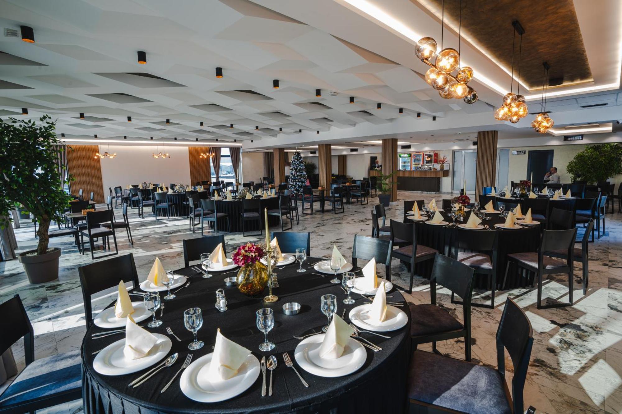 Hotel Nest Bijeljina Bagian luar foto