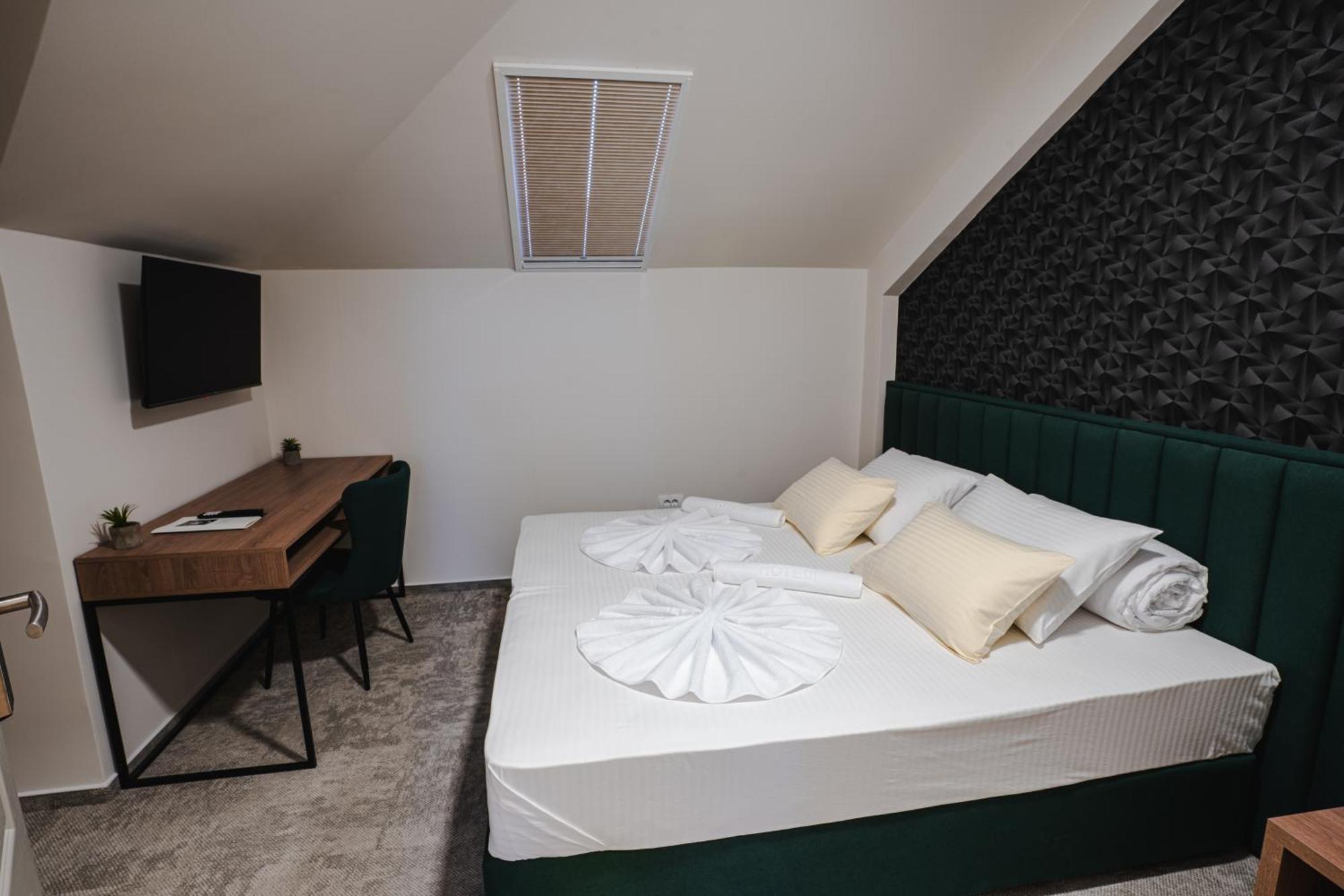 Hotel Nest Bijeljina Bagian luar foto