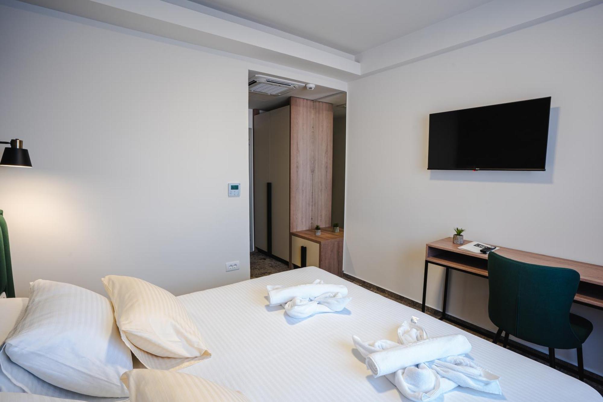 Hotel Nest Bijeljina Bagian luar foto